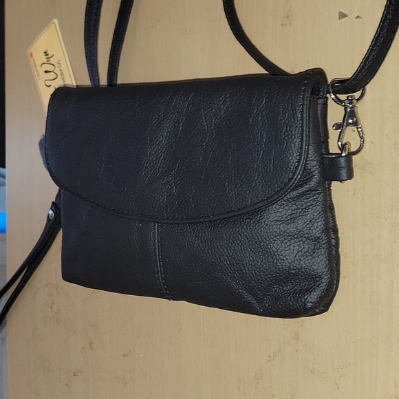Black cowhide leathder crossbody purse. Very soft and lots of pockets. - Picture 5 of 12